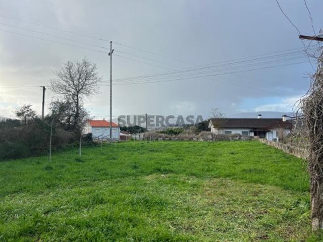 Terreno de construção com vistas para o Rio Minho