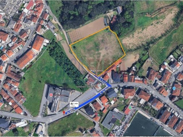Terreno de construção em Urgezes Guimarães