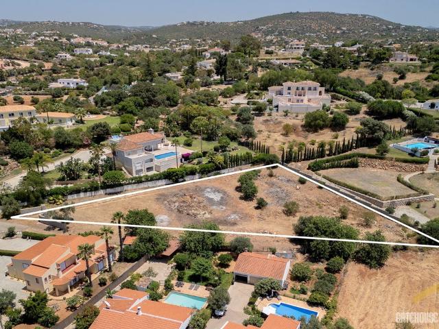 Terreno de construção em Vale Formoso, Almancil com vista para o mar Gatehouse internacional Algarve