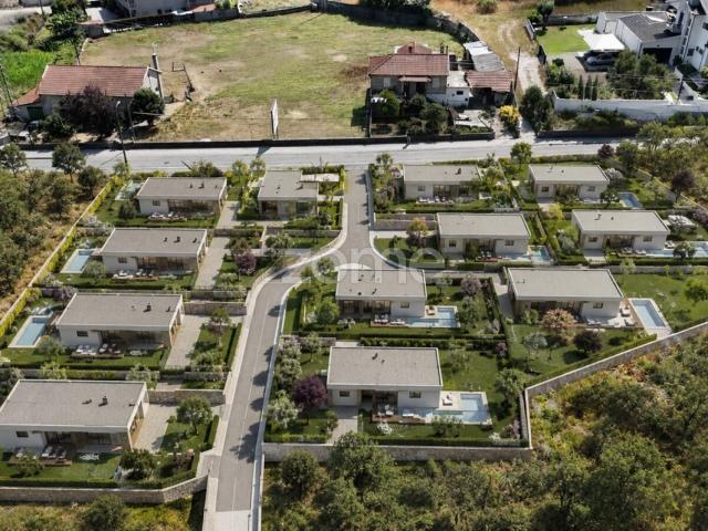Terreno de construção em Pereira Barcelos