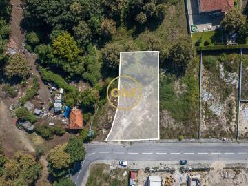 Terreno de construção em Ruivães