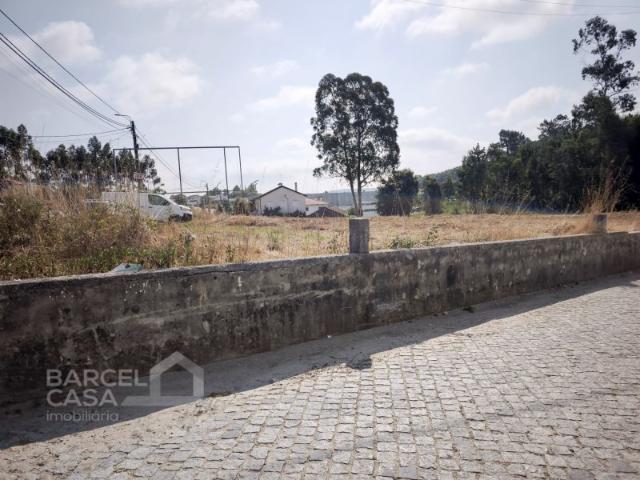 Terreno de construção junto à estrada nacional em Negreiros Barcelos