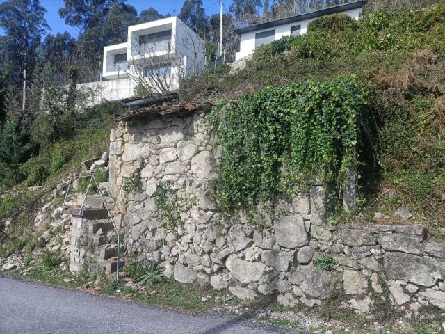 Terreno de construção para moradia com projecto não licenciado