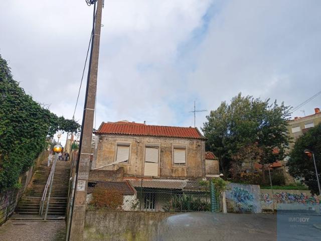 Terreno de dois lotes contíguos com Moradias em ruínas em Agualva Cacém