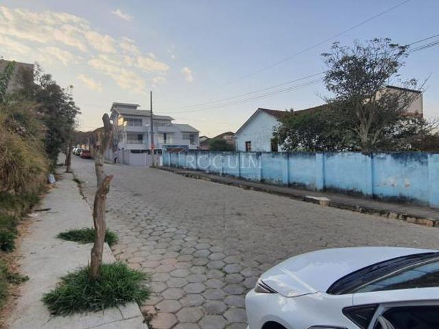 Terreno de esquina, 125,9m, plano, murado, centro de Andrelandia MG
