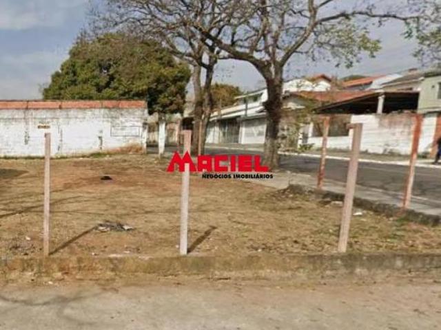 TERRENO DE ESQUINA 201 M. ÓTIMA LOCALIZAÇÃO PÇA. 1º DE MAIO