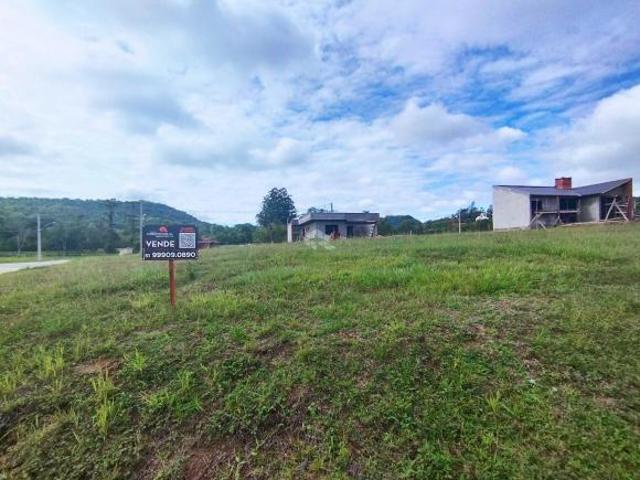 Terreno de esquina com boa metragem