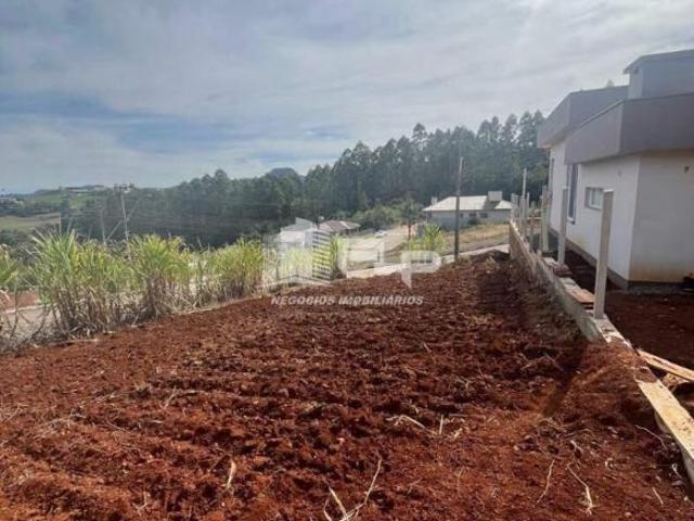 TERRENO DE ESQUINA COM LINDA VISTA PARA O VERDE