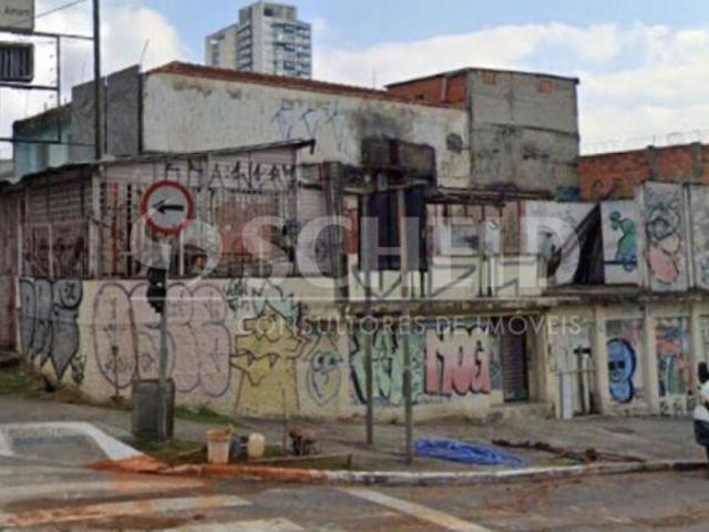 Terreno de esquina com 250m2 em excelente localização em Santo Amaro