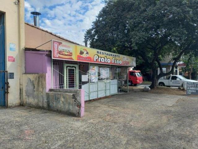 Terreno de esquina com 300 metros quadrados junto ao porto seco