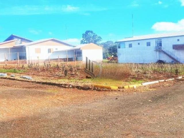 Terreno de Esquina com 301m² à Venda em Selbach RS, Bairro Santa Fé: Amplo e Próximo à Avenida