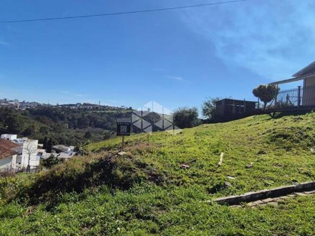 Terreno de esquina com 457,55m2 no Bairro Centenário