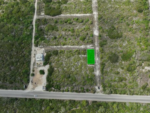 Terreno de esquina, a 200 metros de la playa, San Benito
