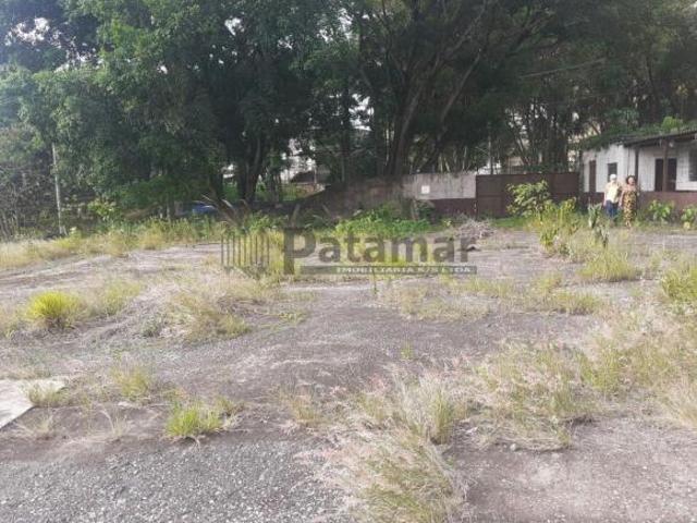 Terreno de esquina à venda no Butantã
