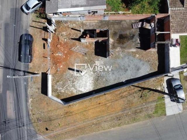 Terreno de esquina em excelente localização, proxi