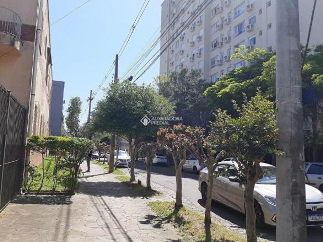 TERRENO DE ESQUINA EM FRENTE A PRAÇA