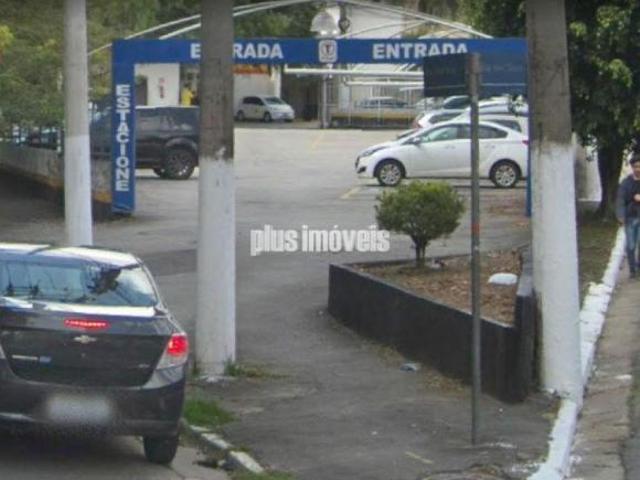 Terreno de esquina, excelente localização na Chácara Santo Antônio