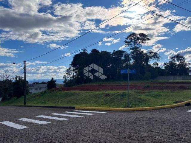 Terreno de esquina no Condomínio Figueiras