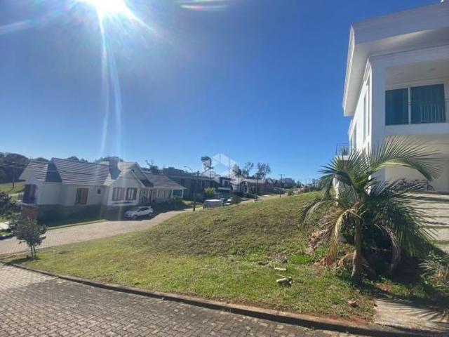 TERRENO DE ESQUINA NO CONDOMÍNIO SERRA AZUL