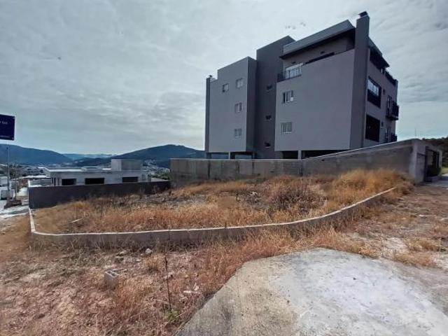 Terreno de esquina residencial/comercial