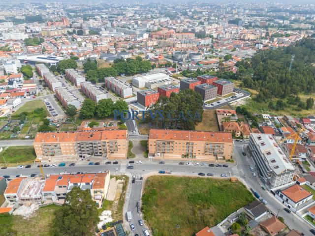Terreno de Gaveto || Moradia Unifamiliar || Custóias