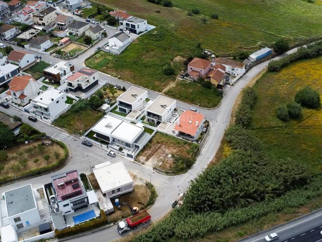 Terreno de Gaveto na Caparica | Oportunidade Exclusiva