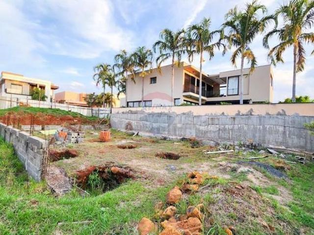 Terreno de ilha à venda com 364m², no Terras de Siena Vila do Golfe