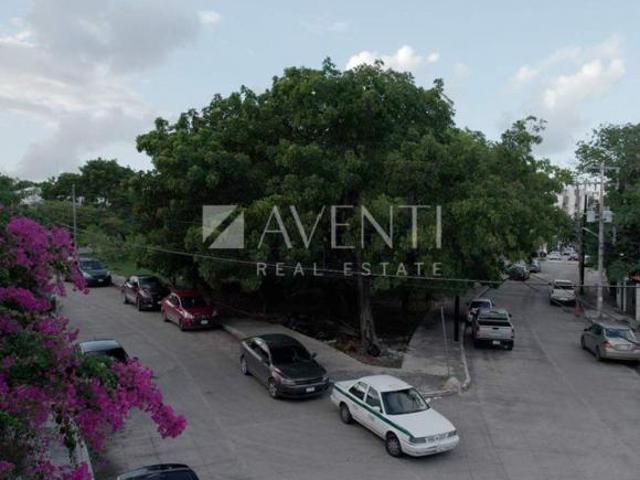 Terreno de uso de suelo mixto en venta en SM3 en el centro de Cancún