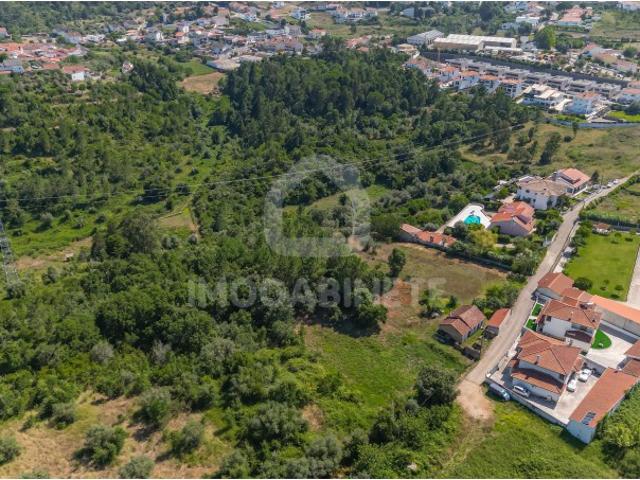 Terreno de 14.000 m² com Viabilidade de Construção Ideal para Grandes Projetos
