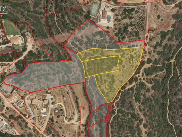 Terreno de 15.080m² com capacidade de construção próximo da praia