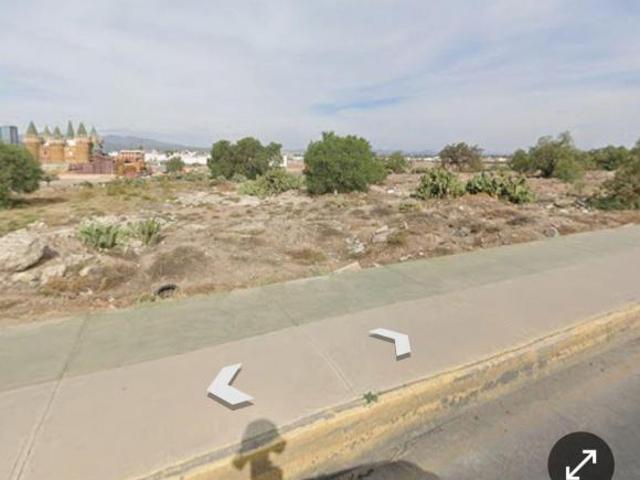 Terreno de 18,689.59 m2 sobre Avenida principal