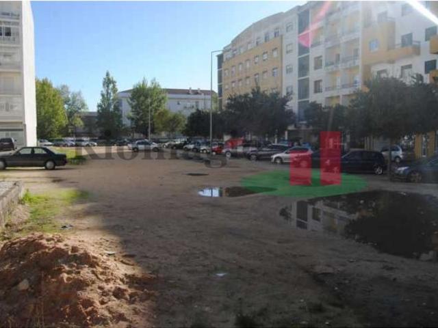 Terreno de 1932 m2 à venda Rio Maior, Santarém