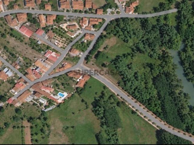 Terreno de 1000m2 para construção na Curia