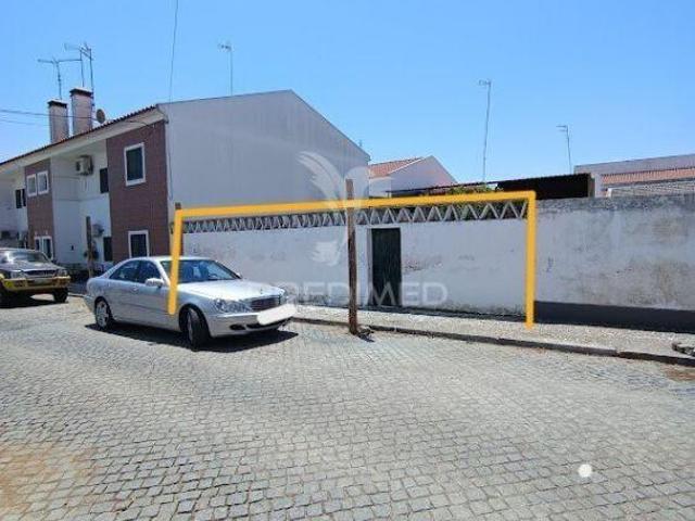 Terreno de 110 m2, para construção de moradia unifamiliar T4 | Campo Maior | 26094094950