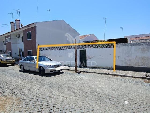 Terreno de 110 m2, para construção de moradia unifamiliar T4 | Campo Maior