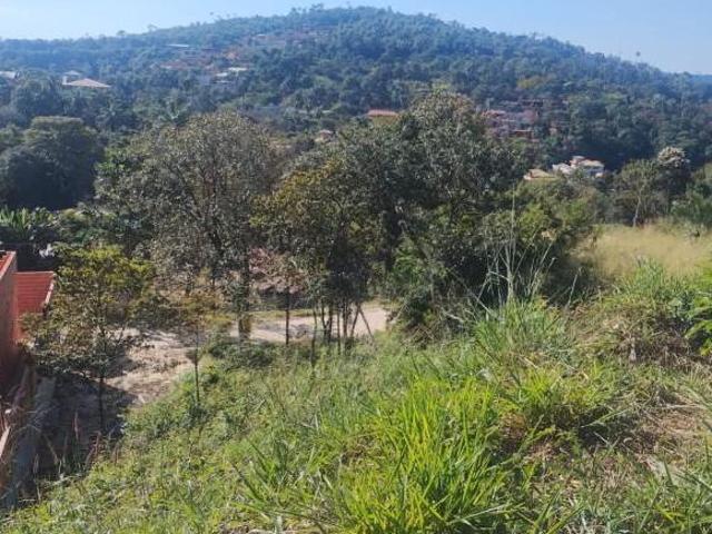TERRENO DE 1116M2 COM CASA INACABADA