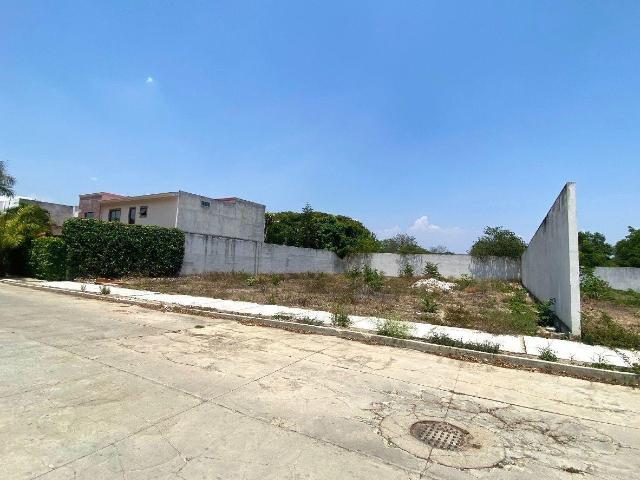 Terreno de 1,000 m2 en VENTA en Fraccionamiento Joyas del Campestre