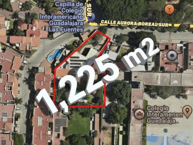 Terreno de 1,225 m² frente a parque