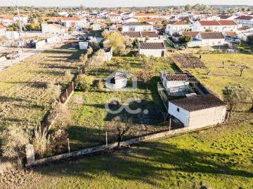Terreno de 1.350 m² c/ Anexo de Apoio Agrícola | Canaviais, Évora