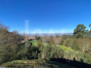 Terreno de 1.400 m² a Apenas 6 Minutos de Santo Tirso!