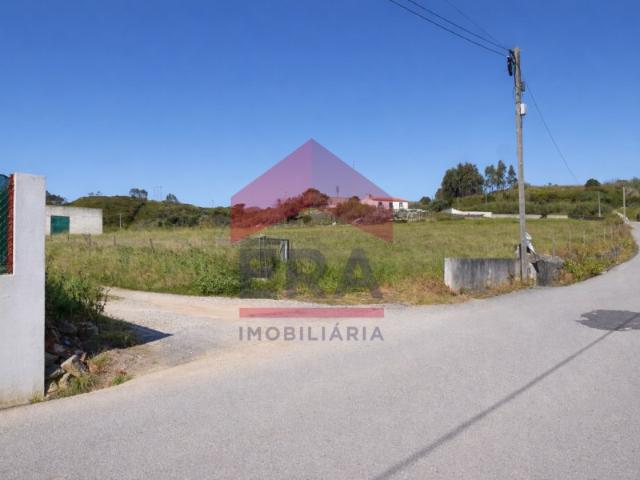 Terreno de 1.560m2 em Olho Marinho, Óbidos