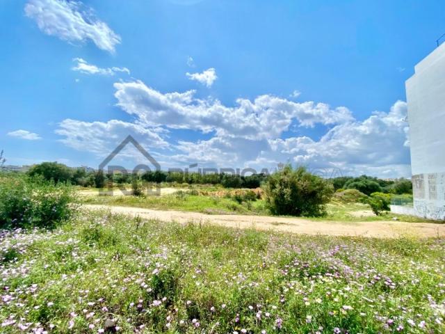 Terreno de 1.6 hectares para construção de apartamentos Olhão