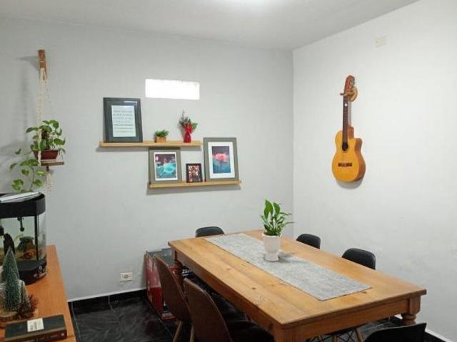 Terreno de 250m² com duas casas – excelente custo benefício