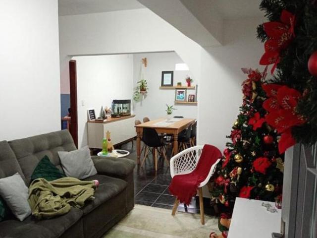 Terreno de 250m² com duas casas – excelente custo benefício