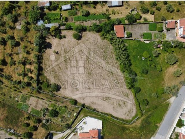 Terreno de 2750m2 totalmente murado e plano para construção