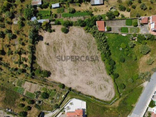 Terreno de 2750m2 totalmente murado e plano para construção
