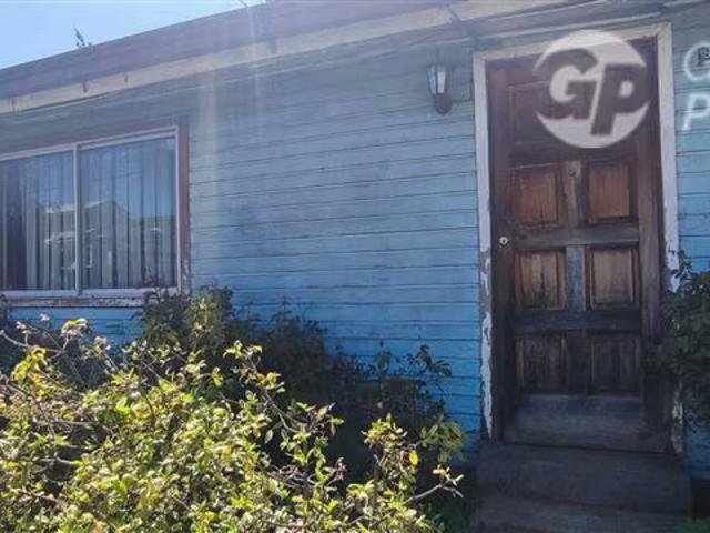 Terreno de 280m2, con gran plusvalía y casa de madera. 2 Dormitorios por 180000. 00 en Valdivia