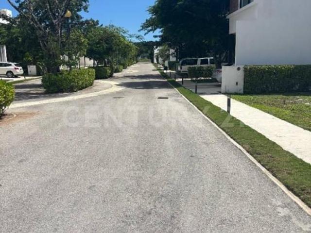 Terreno de 204 m² en Arcos Bambú, Playa del Carmen