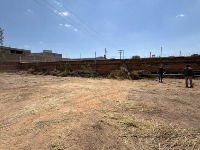 Terreno de 2081 m² en venta frente a Fraccionamiento Palma Real
