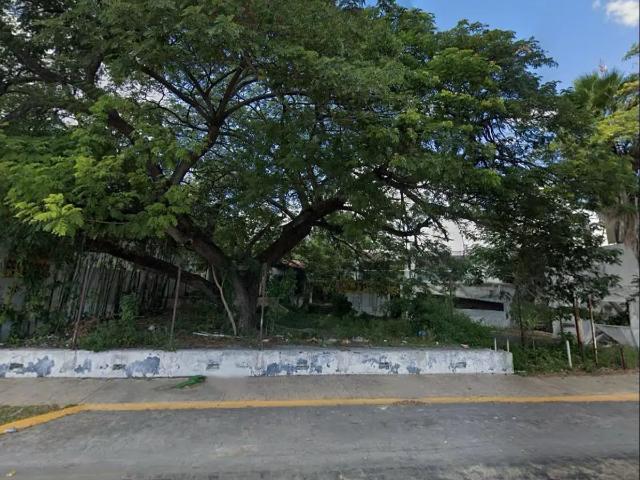 Terreno de 2,062m2 con construcción en venta sobre Prolongación Paseo Montejo